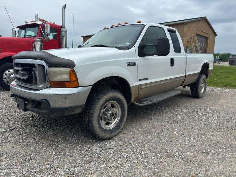 (TITLE) 2000 Ford F-250 Extended Cab, 4 WD, Lariat Edition, 5th Wheel Ball, Tires Need Replaced, Rust On Cab Corners And Door Sill, Starts And Runs, Tuned, 207,732 Miles On Working Meter, Compass / MPG Display Working, ABS Brake Light On, AC Blows Cold, 7.3 Power Stroke Engine, Easy Starting Truck.