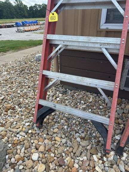 Werner Fiber Glass Step Ladder, 10’ Good Condition