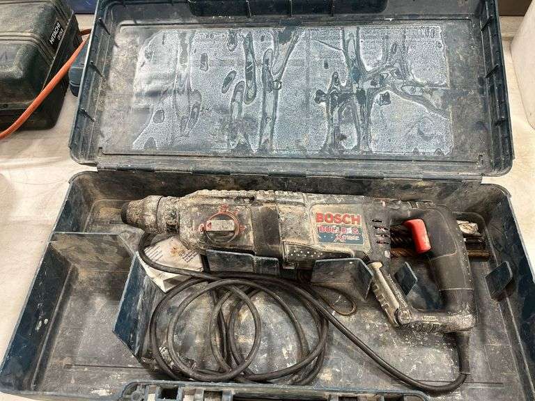 Bosch Xtreme Hammer Drill,  Case Does Not Lock, Drill Works As It Should, 5+- Drill Bits