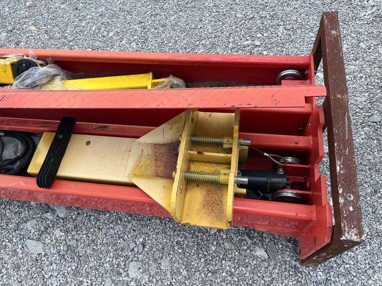 Unused AGT 2-Post Car Lift,
hydraulic lift,
8800# Capacity