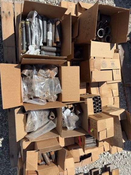 Pallet of Black Iron Nipples of various lengths and sizes,
