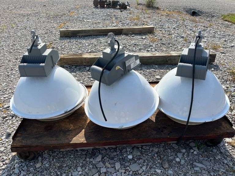 (3) Overhead Shed Lights With 4 Wheel Cart, Use 320W M.H. M132/M154 Lamp, With Hook To Hang