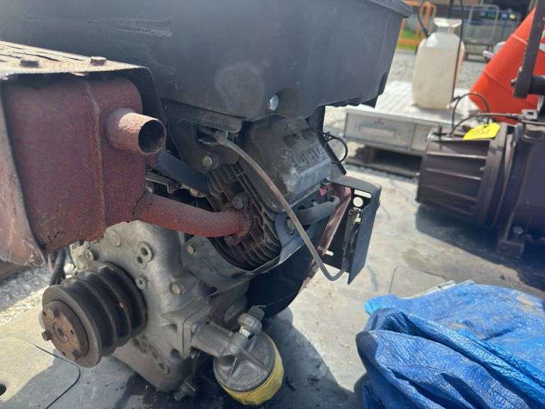 Briggs & Stratton 16 Hp  Vanguard Engine, Air Cooled, Spin On Oil Filter.Engine Is Free