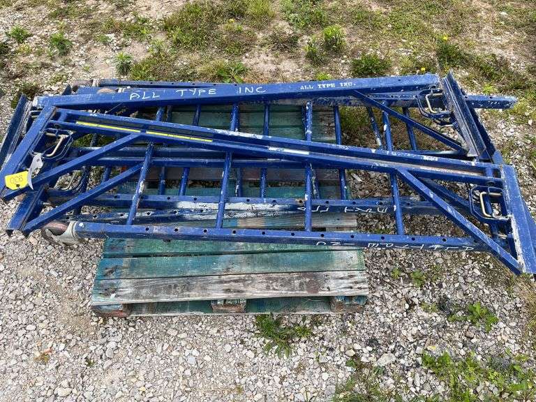 One Set of 6’ x 28” Scaffolding, Extra Upright, Blue in Color, 2 uprights with wheels, 3 Braces