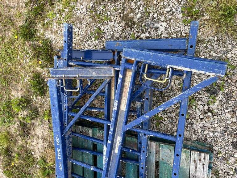 One Set of 6’ x 28” Scaffolding, Extra Upright, Blue in Color, 2 uprights with wheels, 3 Braces