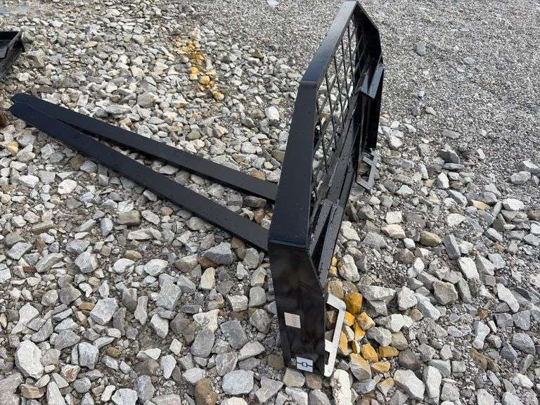 Unused MMS GIYI 60” Pallet Forks, 60” length, Quick Attach,