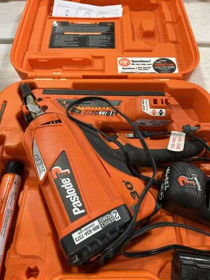 Paslode CF325XP Cordless Framing Nailer, Charger, Battery, Case Missing One Lock