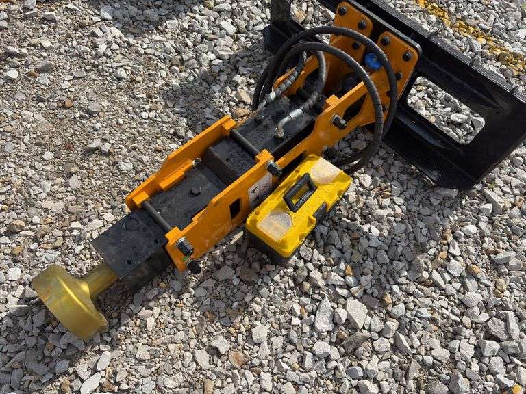 Unused MMS Giyi 750 Post Driver, tank included, toolbox, Model 680