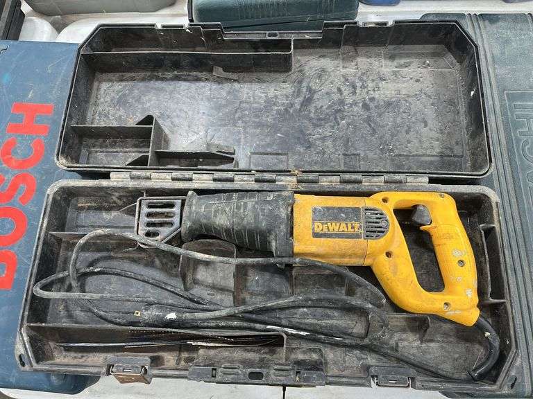 Dewalt Corded Reciprocating Saw, Model DW303M, 120V 9A, Case, Works As It Should