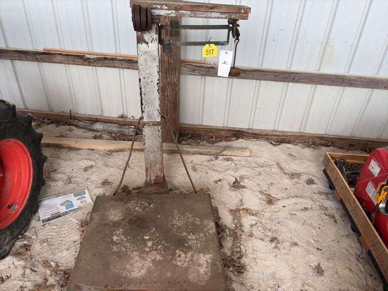 Howe Scale Co Feed Bag Scale, (4) steel wheels, has (4) additional weights with it,