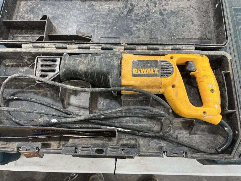 Dewalt Corded Reciprocating Saw, Model DW303M, 120V 9A, Case, Works As It Should