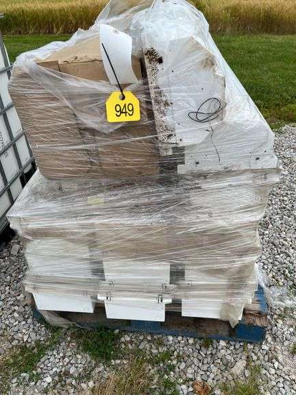 Pallet of Used 4’ Fluorescent Light Fixtures, 4’ Long x 11” Wide