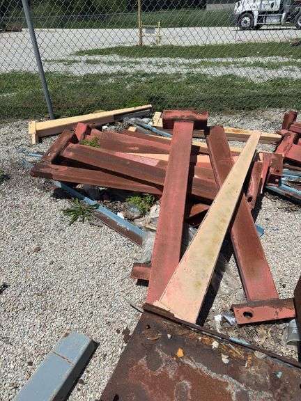 (9) Sets Heavy Duty Cantilever Warehouse Racking, Hardware Included Inspect At 1603 School Street Hillsboro Illinois