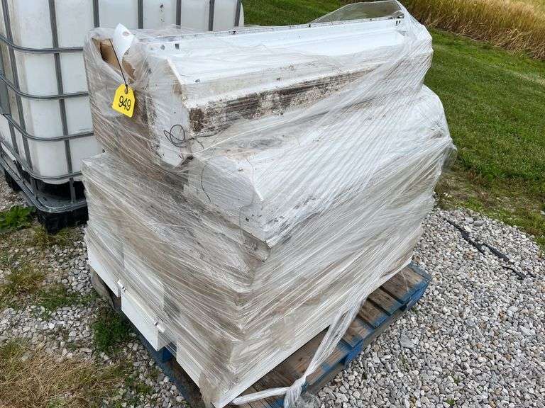 Pallet of Used 4’ Fluorescent Light Fixtures, 4’ Long x 11” Wide