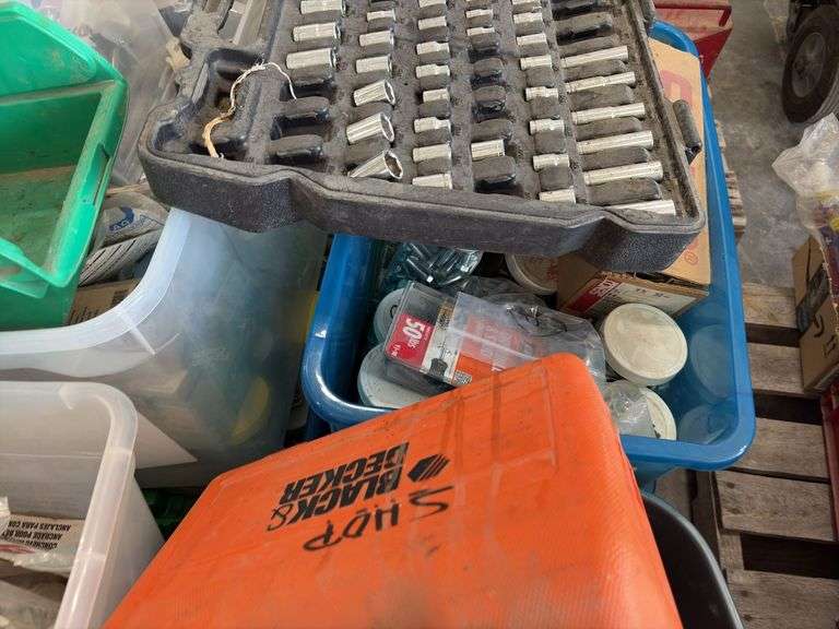 Pallet of (8) totes of screws,bolts and other fasteners
