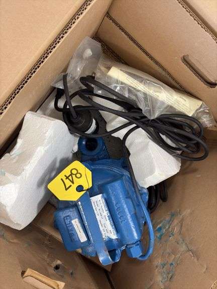 Weil Submersible Pump, 1 1/4” discharge, .33hp, 15’ electric cord, 115 volt, single phase, Unused in Original Box