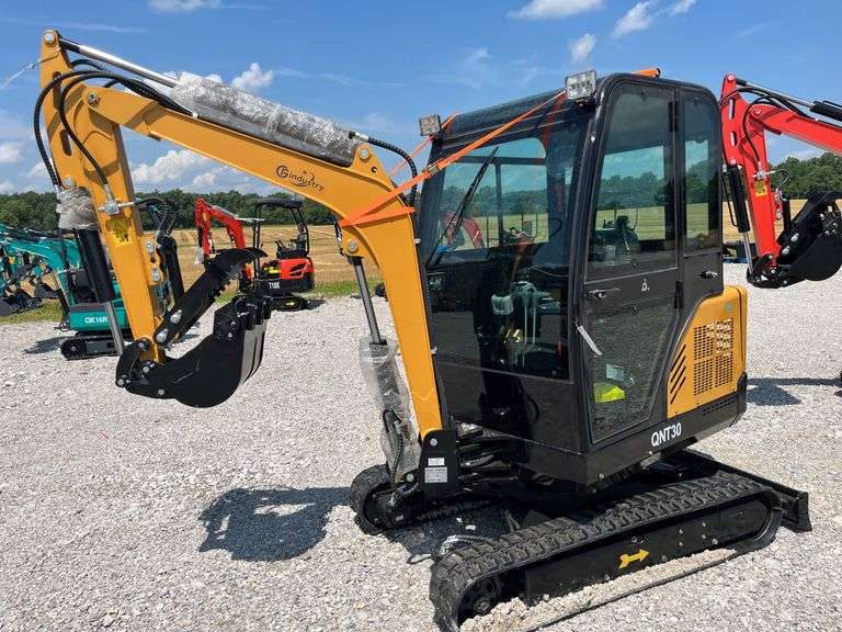 Unused AGT QNT30 Mini Excavator, Kubota 25hp, 18.2kw, Diesel Engine with EPA, 17” Bucket With 3 Replaceable Teeth, 2 Cylinders, Cab With Fan, Hydraulic Thumb, with side swing, 51” Dozer Blade