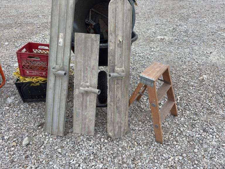 Truper Plastic Wheelbarrow like new; 30 gal trash can ; 3’ wooden step ladder; (2) bullfloats 4’ wide; (1) Bullfloat 3’ wide;