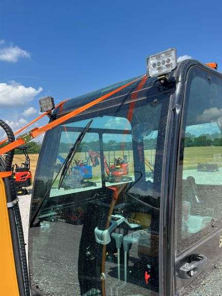 Unused AGT QNT30 Mini Excavator, Kubota 25hp, 18.2kw, Diesel Engine with EPA, 17” Bucket With 3 Replaceable Teeth, 2 Cylinders, Cab With Fan, Hydraulic Thumb, with side swing, 51” Dozer Blade