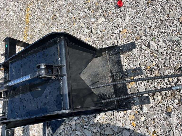 Unused MMS GIYI Skid Steer Stump Grab Bucket, Model GY-SGB20, 20” Wide Bucket, 3 Replaceable Teeth, Low Flow, Universal Plate