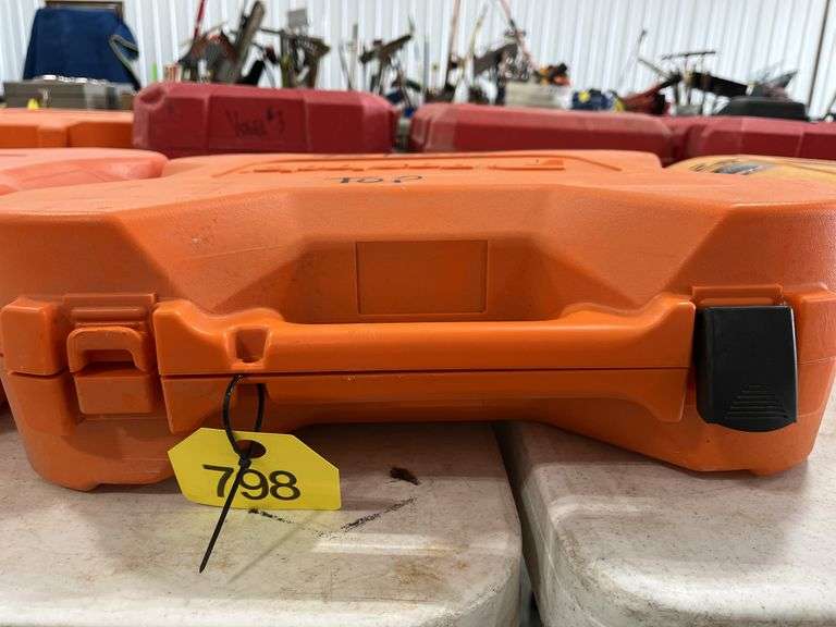 Paslode CF325XP Cordless Framing Nailer, Charger, Battery, Case Missing One Lock