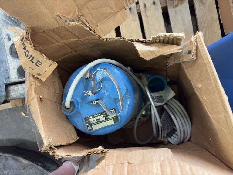 Goulds 2” Submersible Pump, new in the box, no float, 1 hp, 1725 rpm, 208 volts,