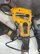 (4) Electric Reciprocating Saw (sawzall), all run; (1) dewalt 18 volt battery operated Sazall, no battery and no charger, unknown condition,