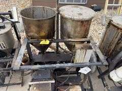 2 part caulk/epoxy Machine, Brand unknown, missing lid on one container, Battery operated, unknown condition, Pots need a good cleaning,