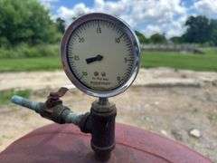 750 Gallon Storage Tank With Banjo Valves , Vacuum Gauge, Inspect at 1063 School Street , Hillsboro IL