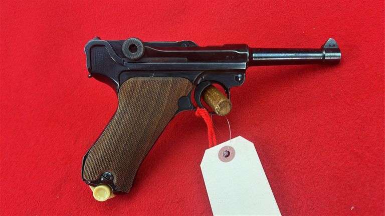 Luger P08 S/42 Mauser  9MM Pistol