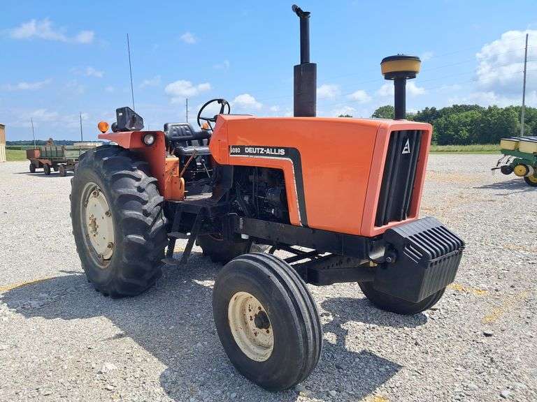 Allis Chalmers 6080 Tractor, 1984 Model Year, 2 Hydraulic Outlets, 3-Point, 540 and Small 1000 PTO, Factory Engine Crank Girdle,10.00-16SL Steer Tires That have Dry Cracks Between Treads, 18.4-34 Radial Rear Tires 40-50% Tread. Fender Radio Does Not Work,Can't Read Hourmeter, Consigner is Estimating Around 6,000 Hours.