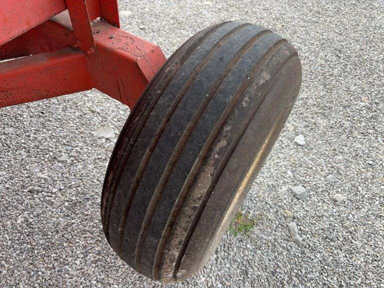 Kory Gravity Wagon 350 bu, Running Gear Model 8278, Tires hold air, Tread 20%, Door works, Hitch extends,