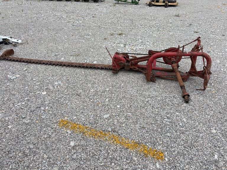 3 pt. Massey Ferguson Sickle Mower, 9’ Sickle Bar, Sickle Bar is not Connected to Wobble Box, 540 PTO,