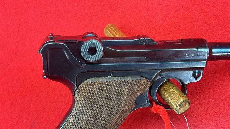 Luger P08 S/42 Mauser  9MM Pistol