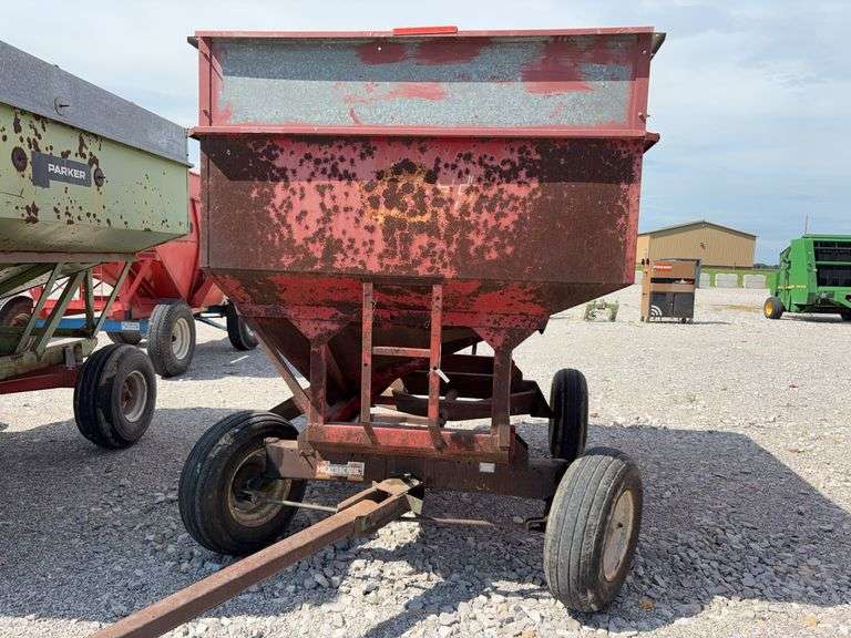 Huskee Running Gear, Flow EZ 250 Bushel Gravity Wagon, Tires hold Air, Tread 20%, Floor is good, unloading door works,