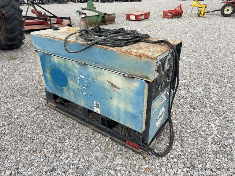 Miller Big 20 DC Arc Welder, Leads are in Poor Condition, Starts and Runs,