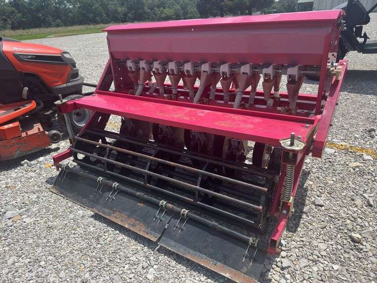 3 Point Grain Drill, 10 Flute, Small Grain And Grass Seed Boxes, Rolling Basket, Some Seed Tubes Need Replaced. Food Plot Special