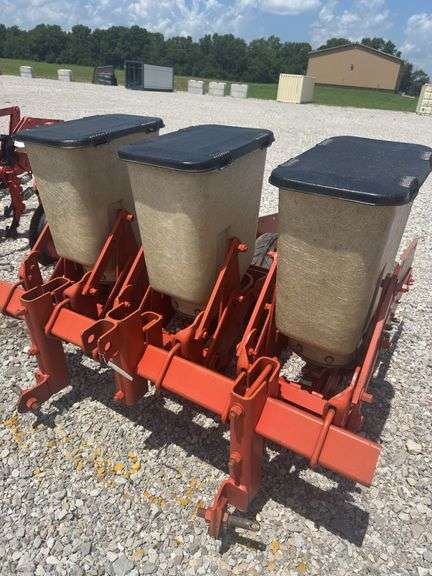 3 Point Allis Chalmers 3 Row Planter, Corn, Soybean, Milo And Sunflower Seed Plates.