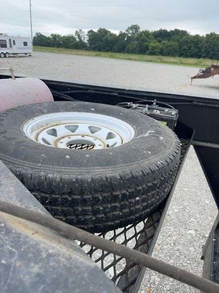 (TITLE) 2002 Load Master Gooseneck Flat Trailer, TITLE, 15’ Deck W/ 10’ Hydraulic Beaver Tail, 25’ Overall Length, Matching Delta LT 235/85/16 Radials 90% Tread, Good Oak Deck, New Spare Tire, Dual Axel W/Singles, Brakes Work, Selling For A Retiring Farmer.