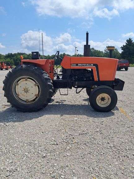 Allis Chalmers 6080 Tractor, 1984 Model Year, 2 Hydraulic Outlets, 3-Point, 540 and Small 1000 PTO, Factory Engine Crank Girdle,10.00-16SL Steer Tires That have Dry Cracks Between Treads, 18.4-34 Radial Rear Tires 40-50% Tread. Fender Radio Does Not Work,Can't Read Hourmeter, Consigner is Estimating Around 6,000 Hours.