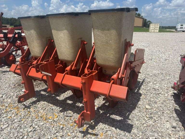 3 Point Allis Chalmers 3 Row Planter, Corn, Soybean, Milo And Sunflower Seed Plates.
