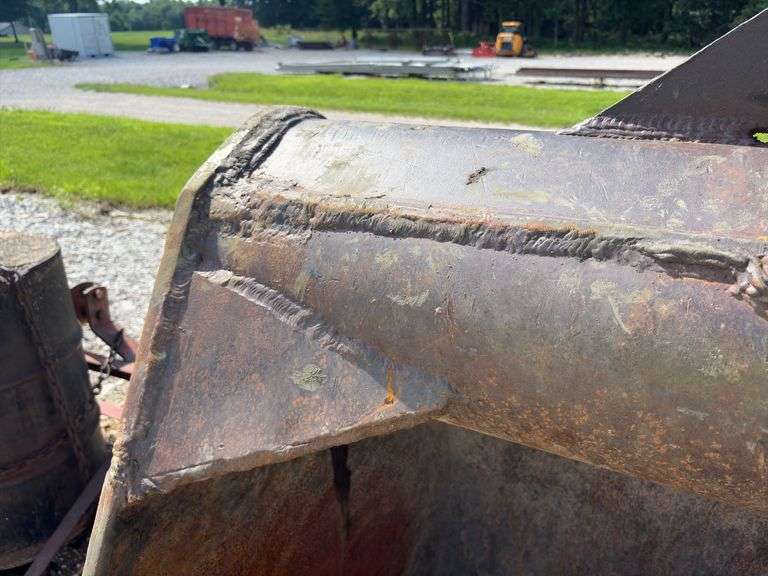 Balderson 68” wide 7 tooth Excavator Bucket, Came off a 330 Cat Trackhoe, has non shop welds, teeth are in good condition,