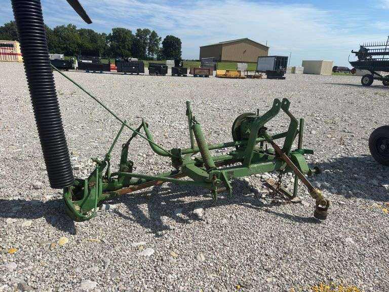 John Deere 3 Point Sickle Mower, Pitman Rod And Swathe Board Are Good. 5’ Sickle Length
