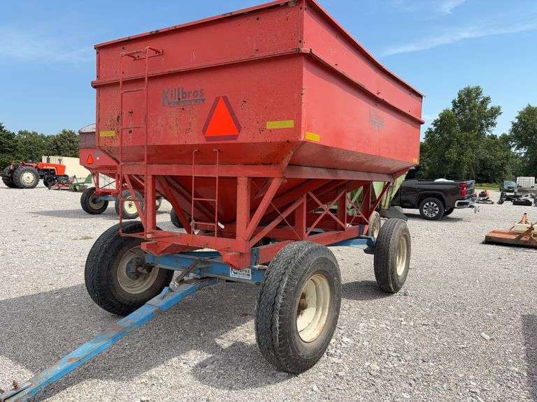 Gravity Wagon, Killbros Model 375, 22.5 Semi Tires Good Rims, 12 Ton Gear, Telescopic Tongue, Unloading side has major damage,