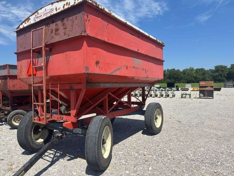 Gravity Wagon, Killbros Model 375, 22.5 Semi Tires Good Rims, 12 Ton Gear, Telescopic Tongue, Tarp Bows