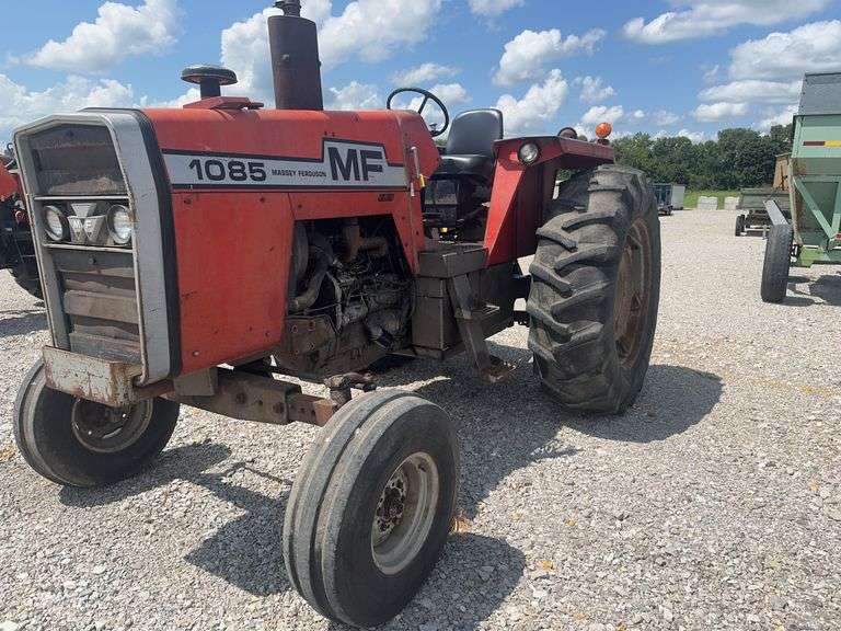1985 Massey Ferguson 1085 Tractor, Diesel Engine, 5495 Actual Hours, New Hydraulic Pump 200 Hours Ago.