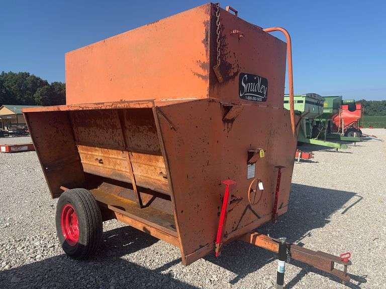 Smidley Self Feeder, Good Feed Pan (New Metal Liner).  Good Tires, New Jack