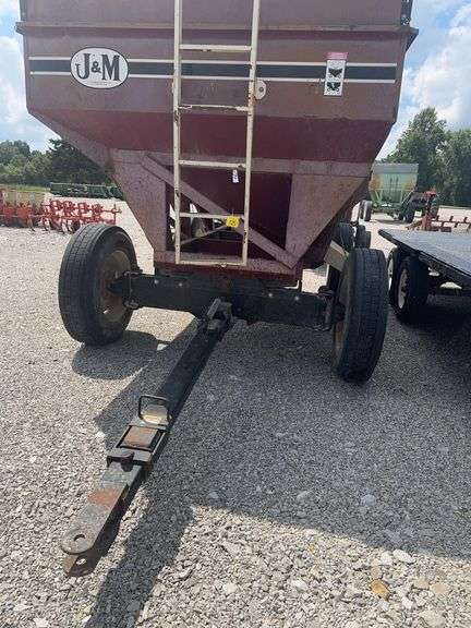 J & M 400 Bushel Gravity Wagon, 10.00 22.5 Truck Tires, Rust Free Heavy Gear, Spring Tongue, Nice Wagon