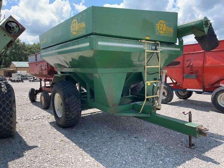 EZ Trail Grain Cart, 475 Bushel, New Gear Box, 540 PTO