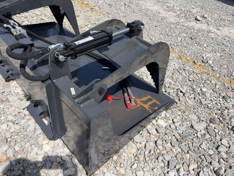 Unused Wuxi Wolverine Skid Steer Grapple Bucket, Model #GB-11-72W, Standard Flow Hydraulics, 39” Max Opening, Smooth Cutting Edge,